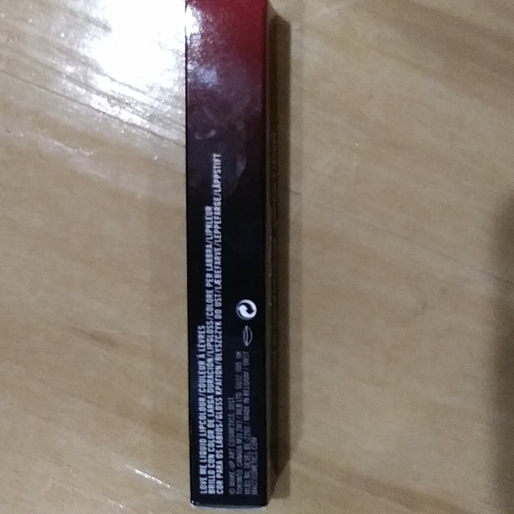 NIB. LOVE ME LIQUID LIPCOLOUR MAC 💄 COSMETICS 493 E FOR EFFORTLESS - Picture 4 of 6